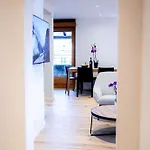 Stylish Lakeview Balcony & Free Parking Daire *