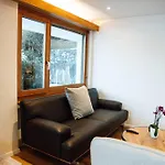 Stylish Lakeview Balcony & Free Parking *