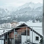 Daire Stylish Lakeview Balcony & Free Parking