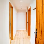 Daire Stylish Lakeview Balcony & Free Parking *