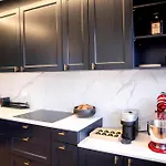 Stylish Lakeview Balcony & Free Parking * لاكس