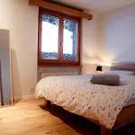Daire Stylish Lakeview Balcony & Free Parking *
