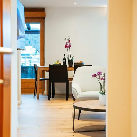 Stylish Lakeview Balcony & Free Parking Lejlighed Laax
