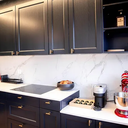 Stylish Lakeview Balcony & Free Parking * ラア