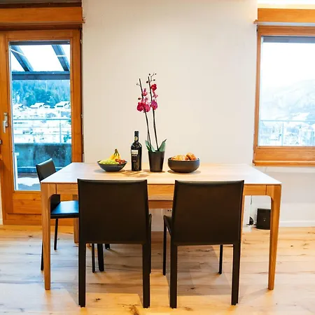 Stylish Lakeview Balcony & Free Parking *