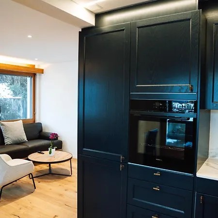 アパート Stylish Lakeview Balcony & Free Parking ラア