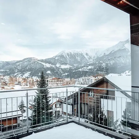 Stylish Lakeview Balcony & Free Parking