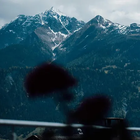 Stylish Lakeview Balcony & Free Parking *