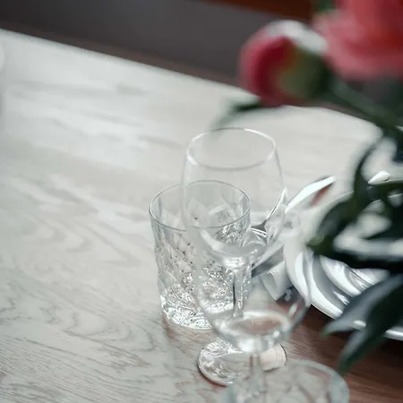 Stylish Lakeview Balcony & Free Parking アパート ラア