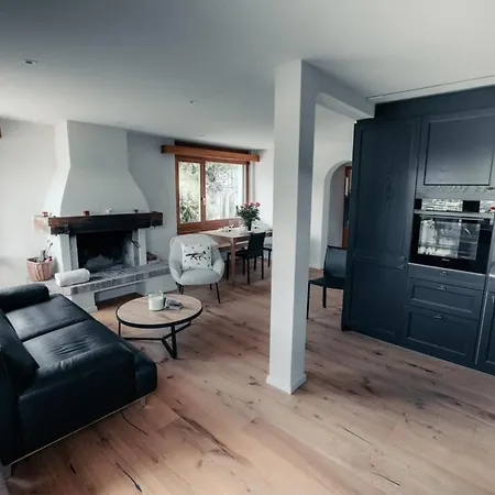 Stylish Lakeview Balcony & Free Parking ラア