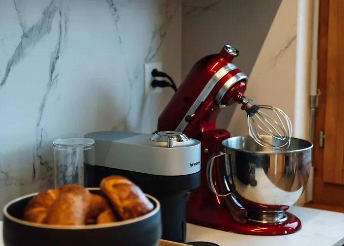 Stylish Lakeview Balcony & Free Parking Apartamento