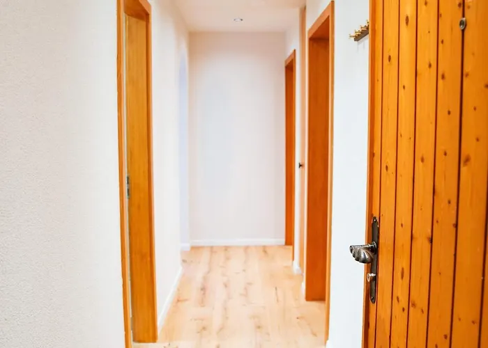 Stylish Lakeview Balcony & Free Parking Apartamento