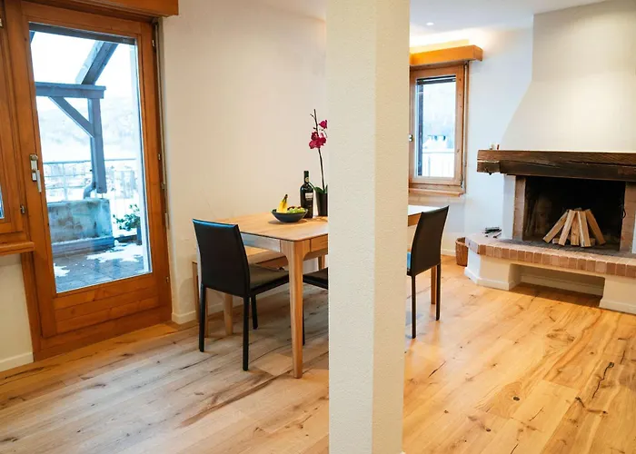 Stylish Lakeview Balcony & Free Parking *