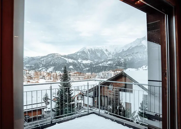 Stylish Lakeview Balcony & Free Parking