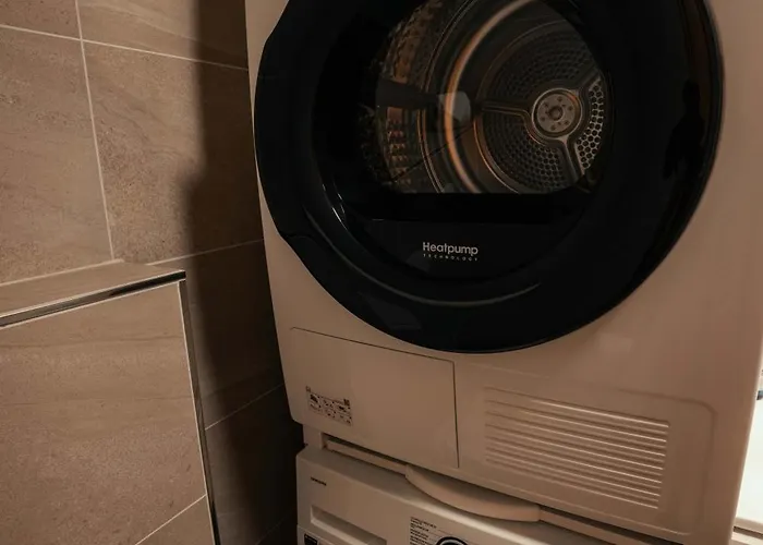 Apartamento Stylish Lakeview Balcony & Free Parking