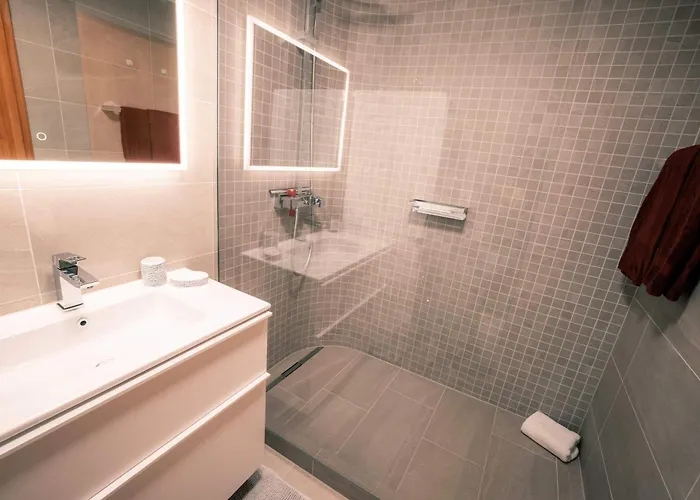 Stylish Lakeview Balcony & Free Parking * Laax