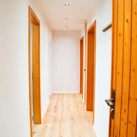 Apartamento Stylish Lakeview Balcony & Free Parking *
