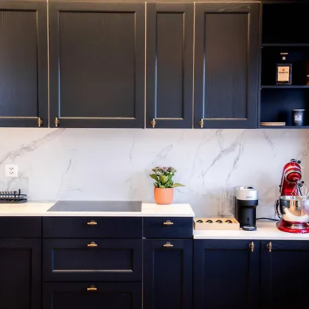 Stylish Lakeview Balcony & Free Parking Apartamento