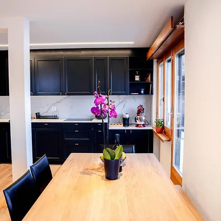Apartamento Stylish Lakeview Balcony & Free Parking *