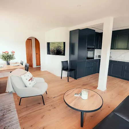 Apartamento Stylish Lakeview Balcony & Free Parking *