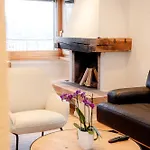 Apartment Stylish Lakeview Balcony & Free Parking
