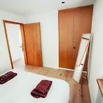 Stylish Lakeview Balcony & Free Parking