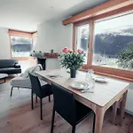 Stylish Lakeview Balcony & Free Parking Apartment Laax