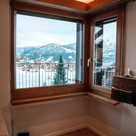 Stylish Lakeview Balcony & Free Parking *