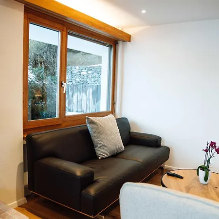 Stylish Lakeview Balcony & Free Parking *