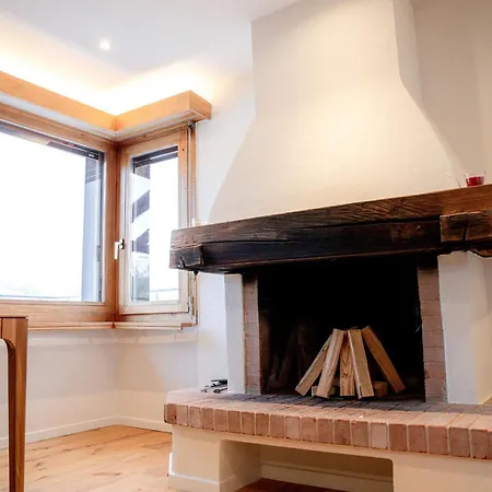 Stylish Lakeview Balcony & Free Parking