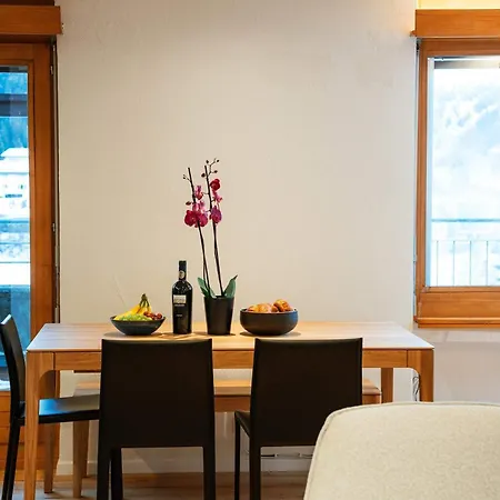 Daire Stylish Lakeview Balcony & Free Parking *