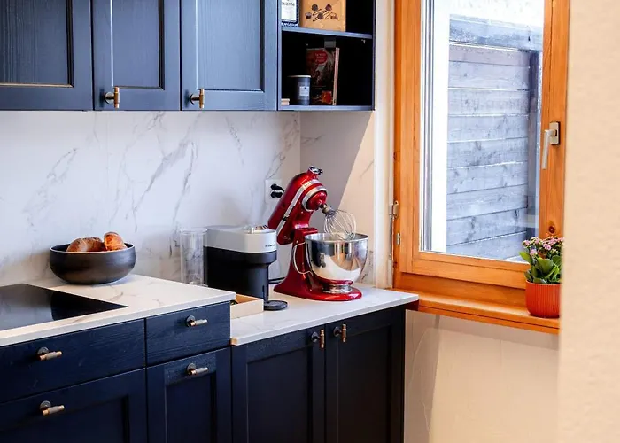 Stylish Lakeview Balcony & Free Parking