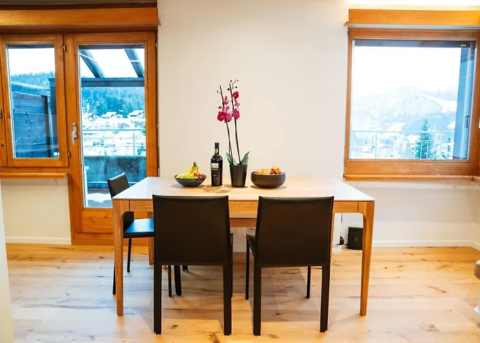 Stylish Lakeview Balcony & Free Parking *