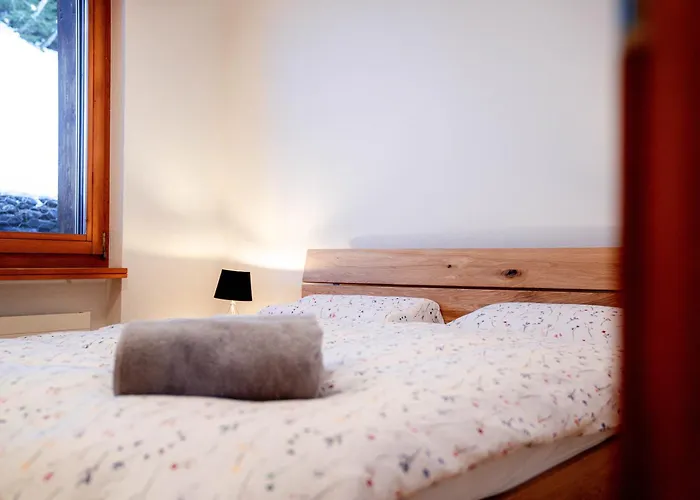 Stylish Lakeview Balcony & Free Parking *