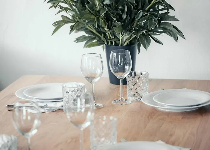 דירה Stylish Lakeview Balcony & Free Parking לאקס