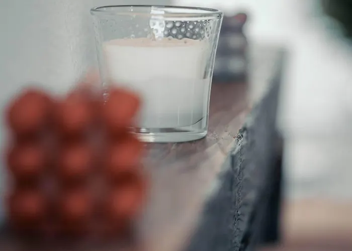 Stylish Lakeview Balcony & Free Parking