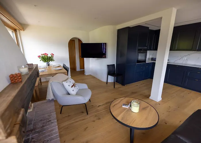 Stylish Lakeview Balcony & Free Parking דירה *