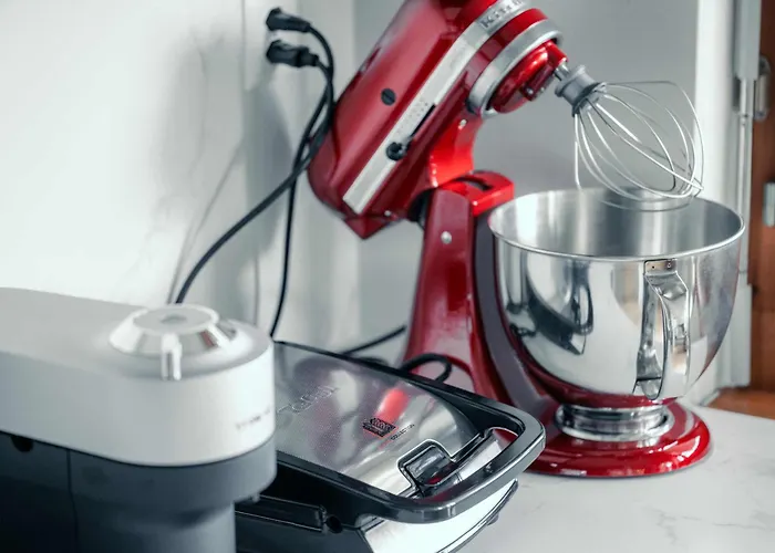 Stylish Lakeview Balcony & Free Parking דירה